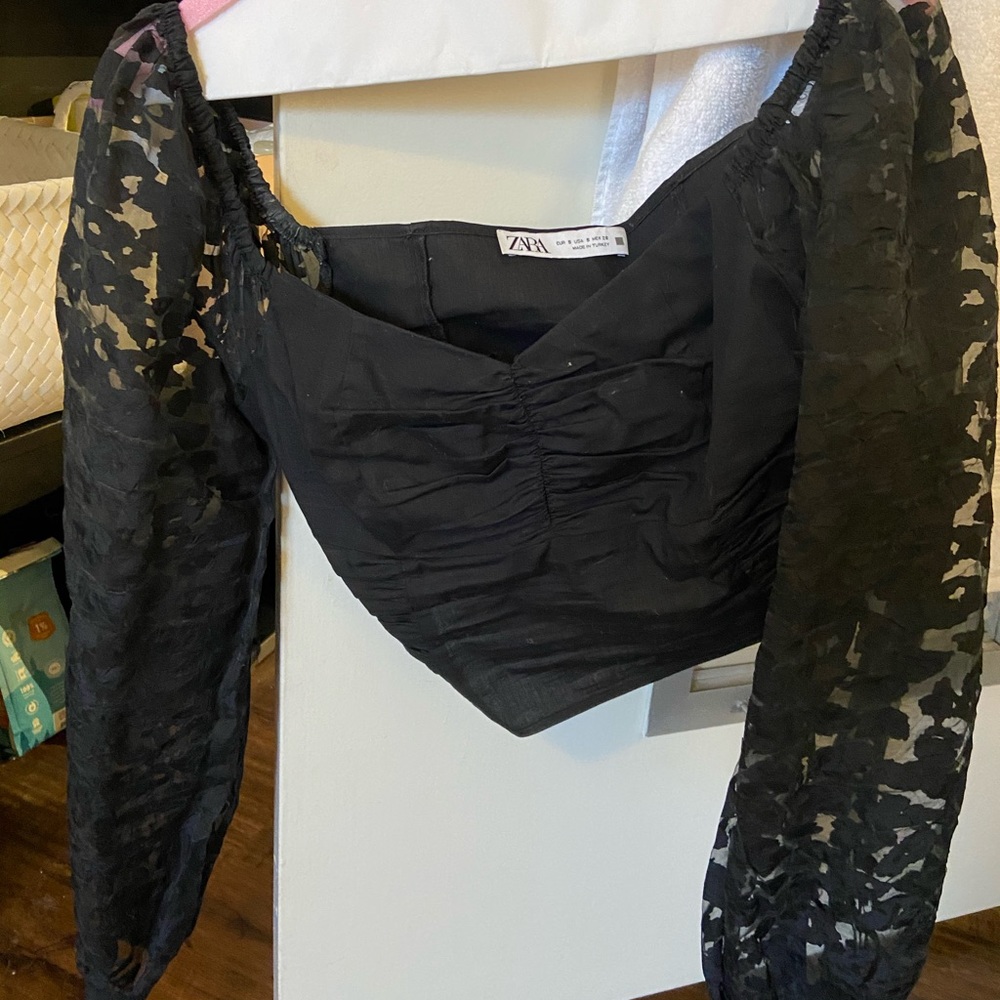 COPY - Zara puff sleeve top